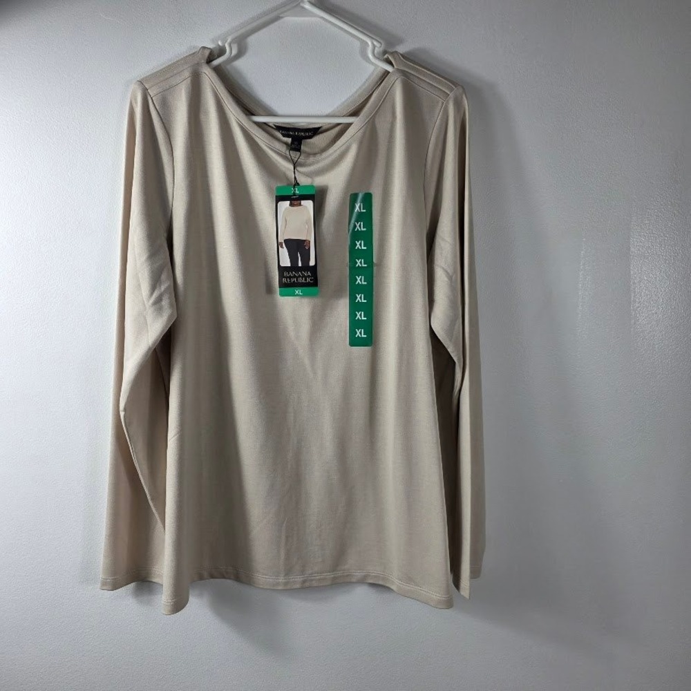 Banana Republic Long Sleeve Tee in Cream